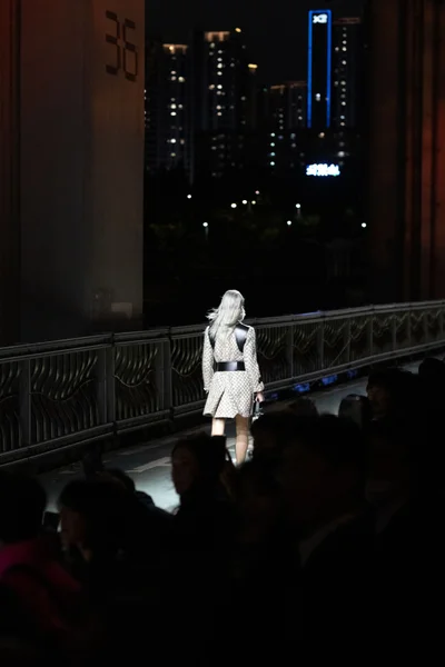 Look 11